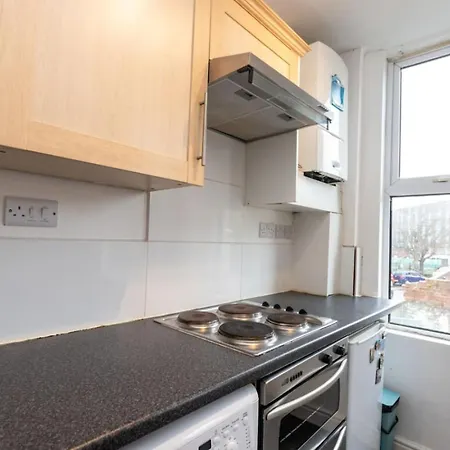 Apartment Warden Rd 2 - Contractors Long By Shortstayuk